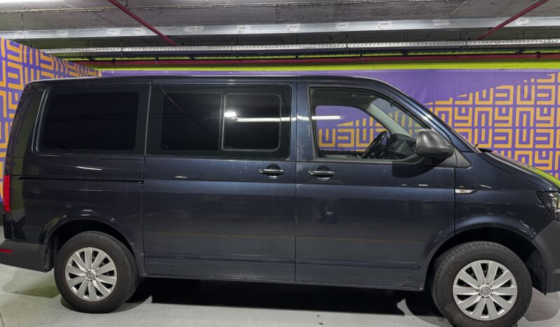 
								Volkswagen Caravelle Kombi larga full									