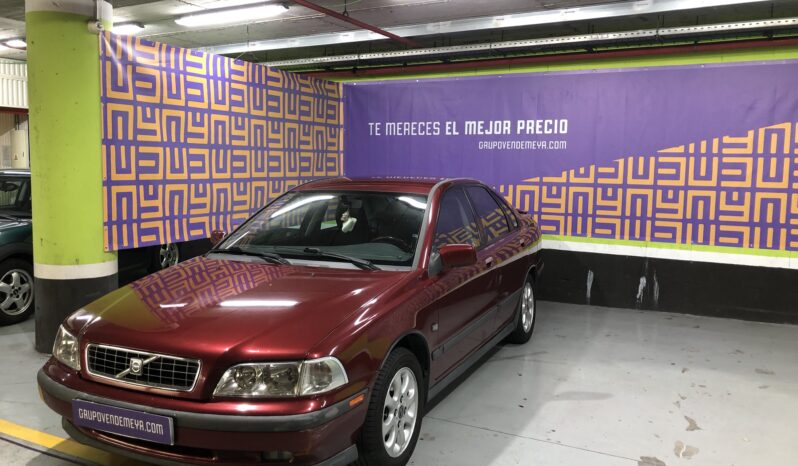 
								Volvo S-40 i full									