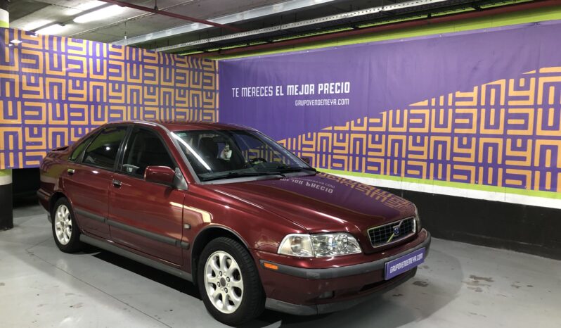 
								Volvo S-40 i full									