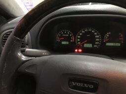 
										Volvo S-40 i full									