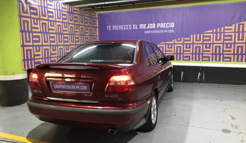 
								Volvo S-40 i full									