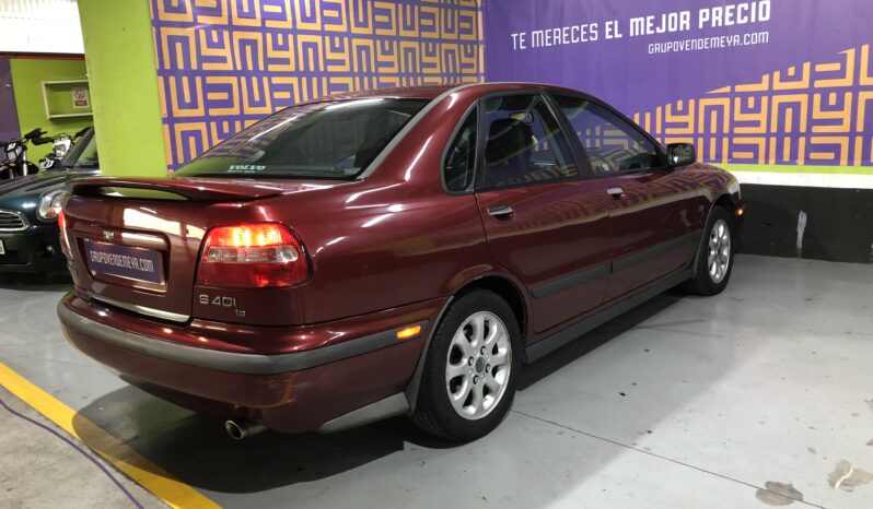 
								Volvo S-40 i full									