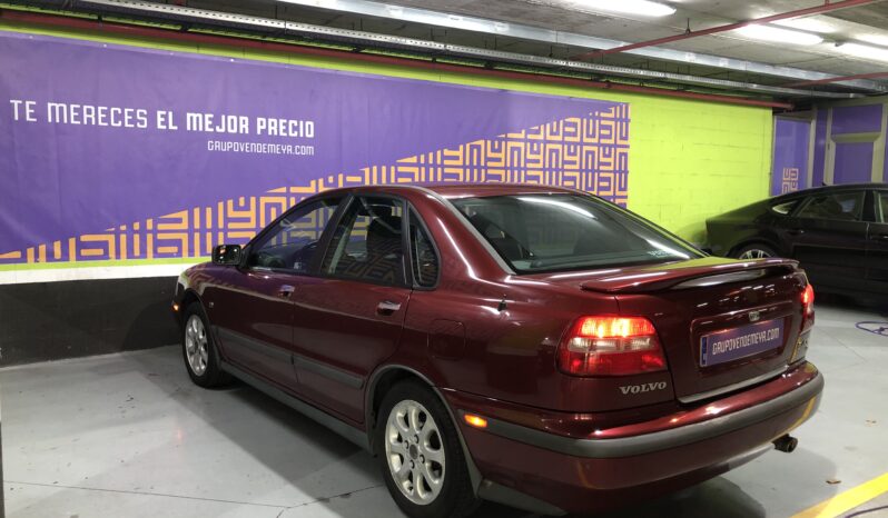 
								Volvo S-40 i full									