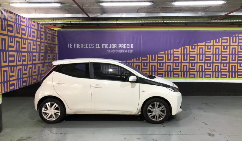 
								Toyota Aygo 2015 full									