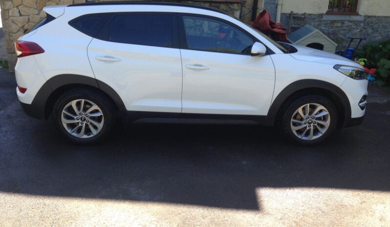 
								Hyundai Tucson full									