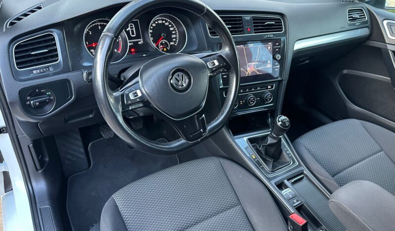 
								Volkswagen Golf full									