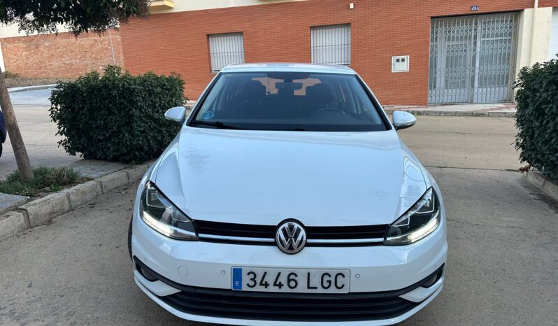 
								Volkswagen Golf full									