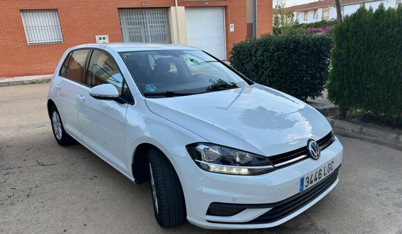 
								Volkswagen Golf full									