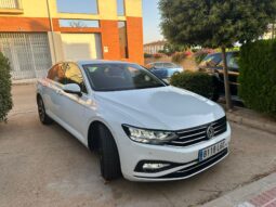 
										Volkswagen Passat full									