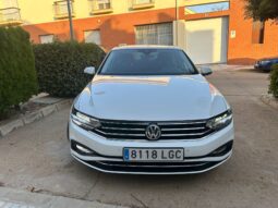 
										Volkswagen Passat full									