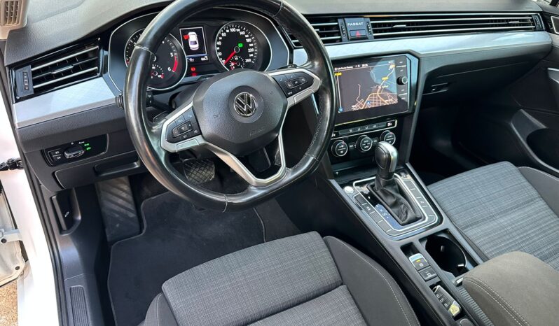 
								Volkswagen Passat full									