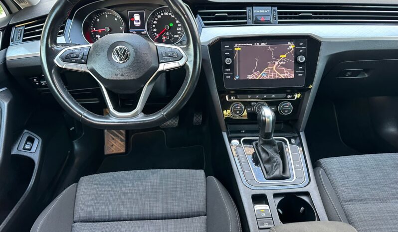 
								Volkswagen Passat full									