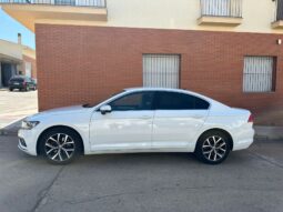 
										Volkswagen Passat full									