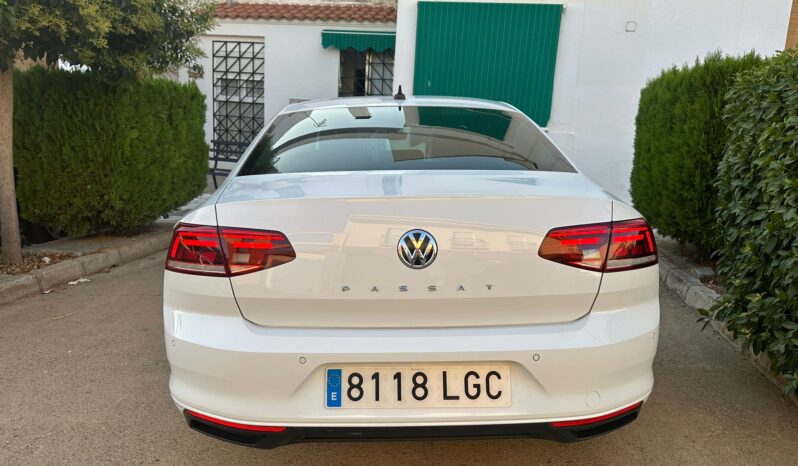 
								Volkswagen Passat full									